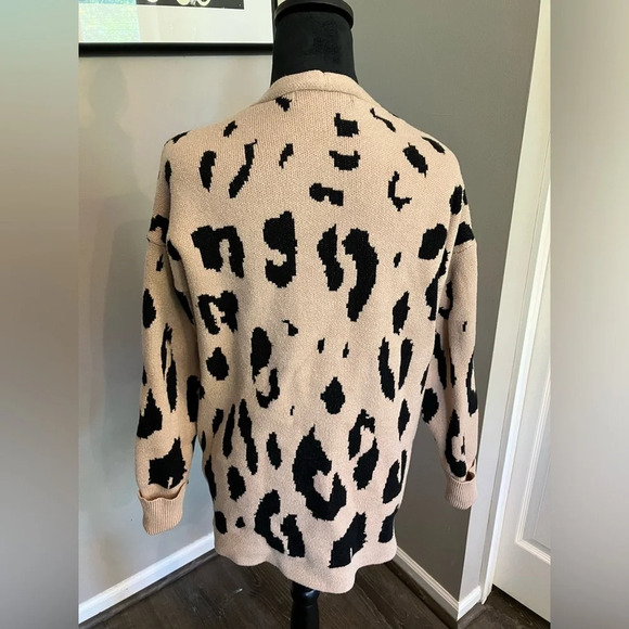 Zesica leopard print cardigan with pockets. - Picture 4 of 6